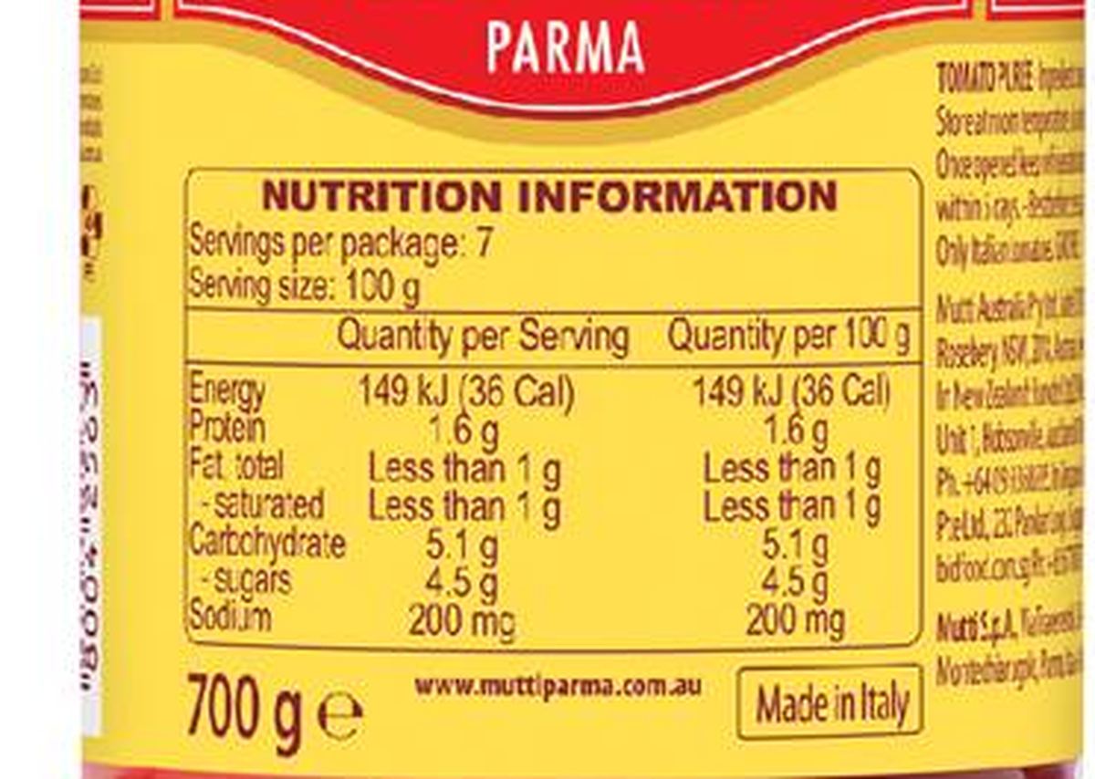 Pack photograph of Mutti Passata Tomato Puree 700g showing the printed nutrition panel