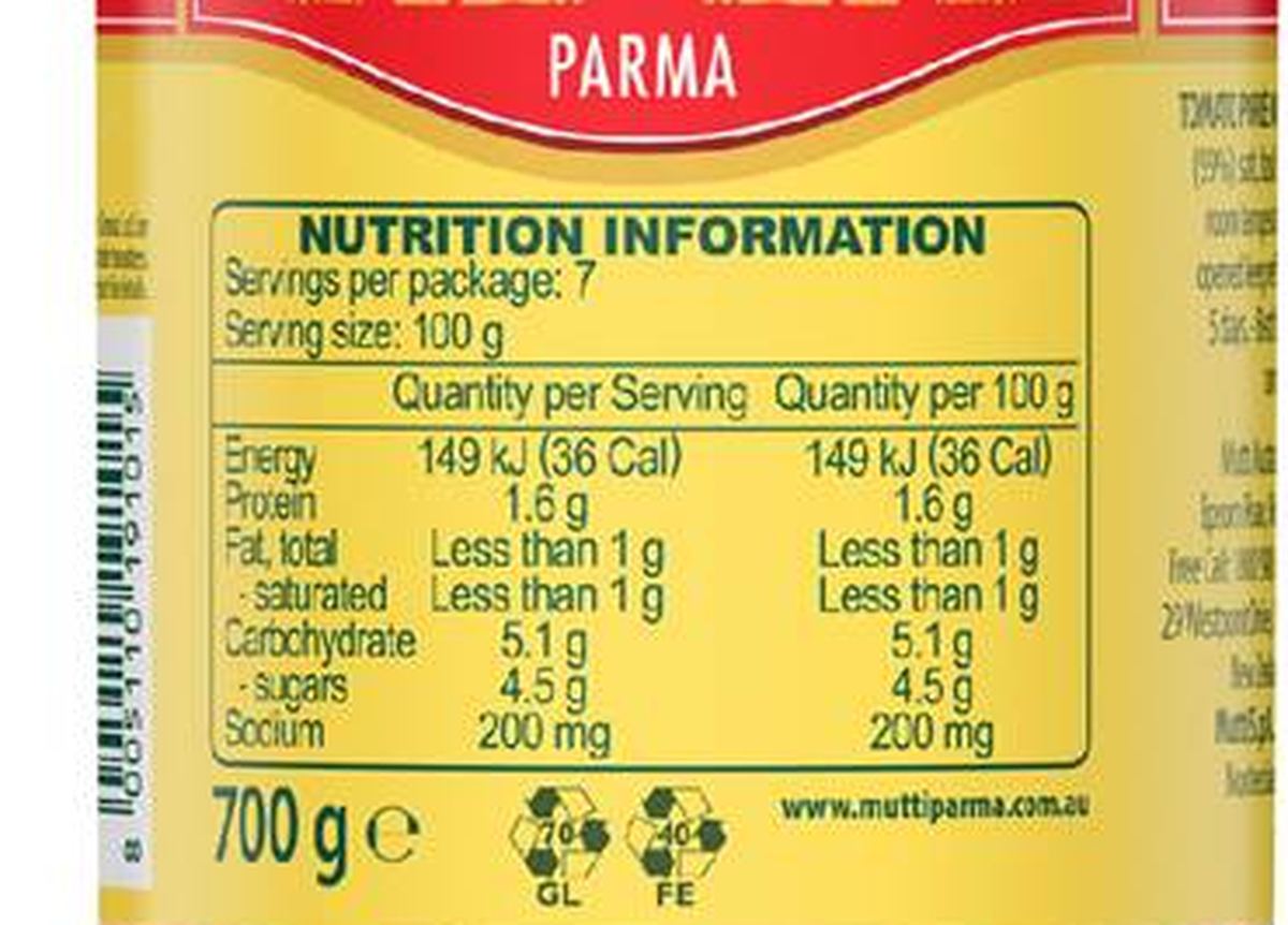 Pack photograph of Mutti Passata Tomato Puree With Basil 700g showing the printed nutrition panel