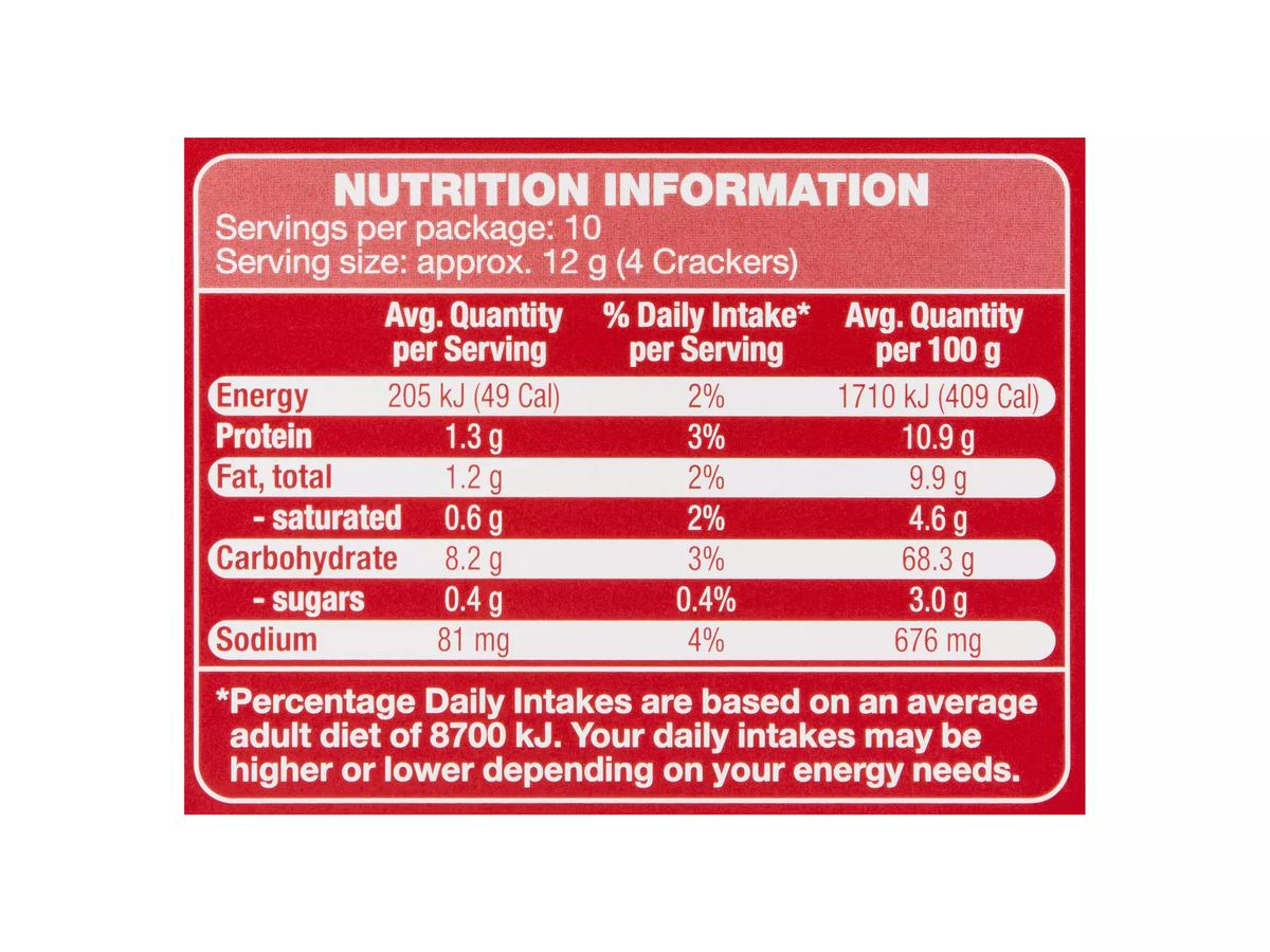 Pack photograph of DAMORA SATISFIED SNACKING Admiral's Quarters Cracked Pepper Water Crackers 125g showing the printed nutrition panel
