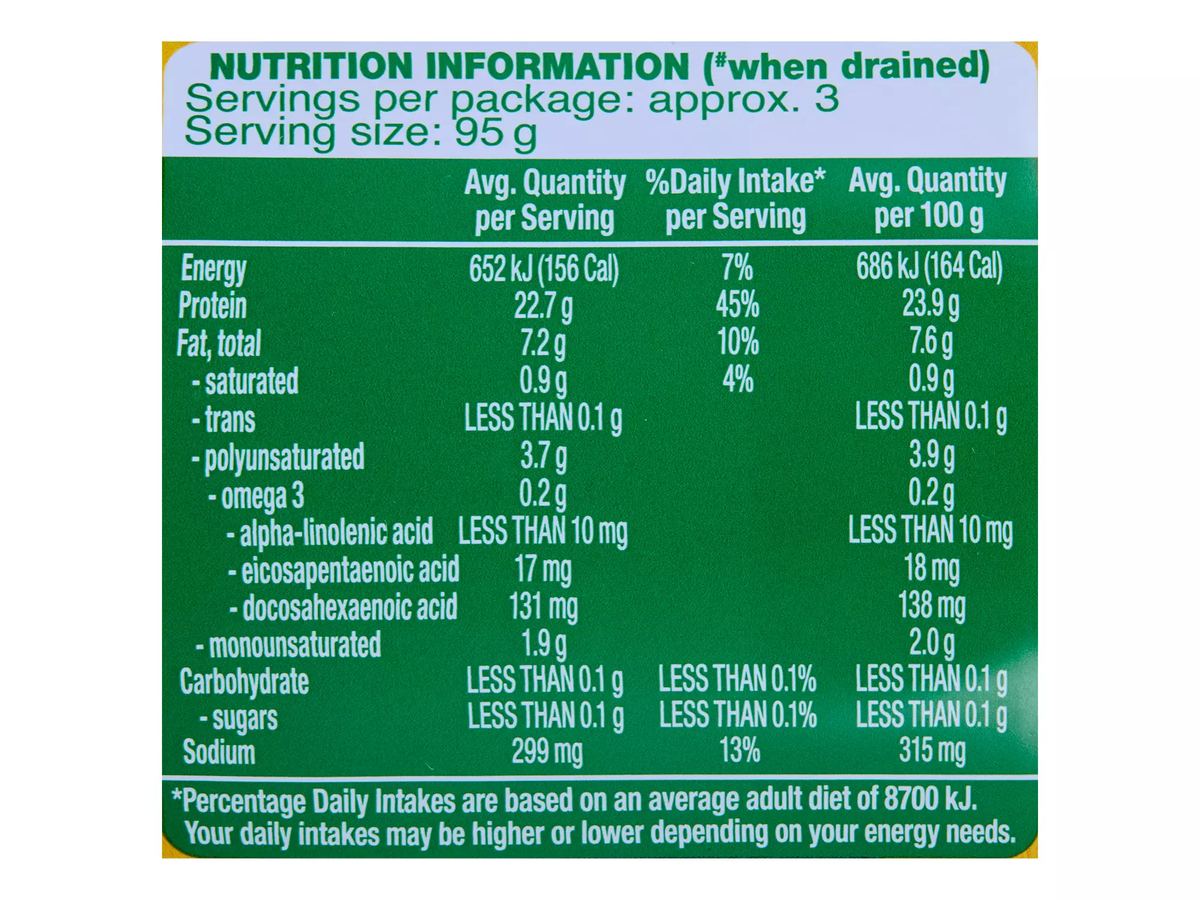 Pack photograph of PORTVIEW Tuna Chunks in Oil 425g showing the printed nutrition panel